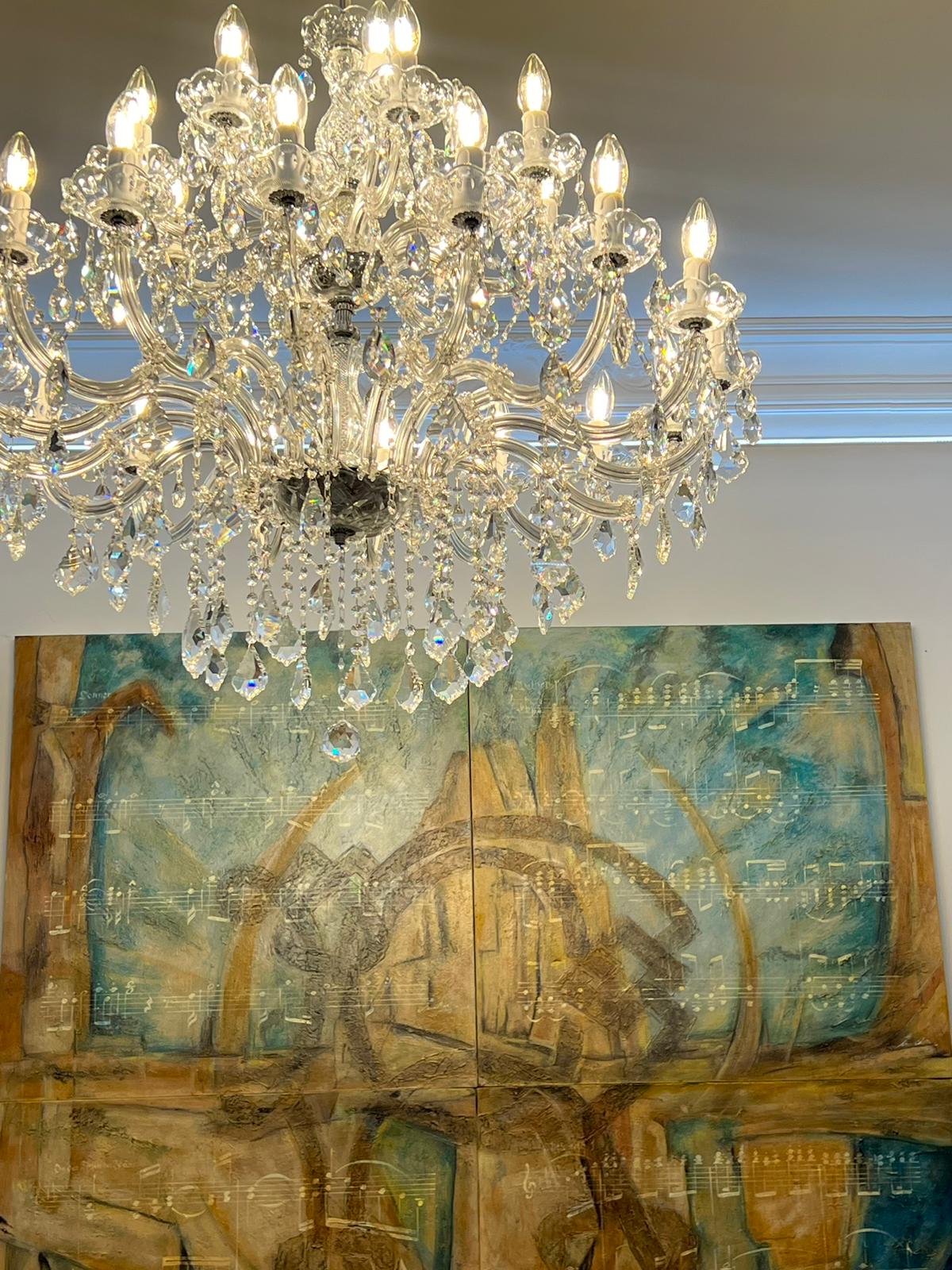Kristallkronleuchter im Veranstaltungssaal der Kulturkanzlei am Platzl