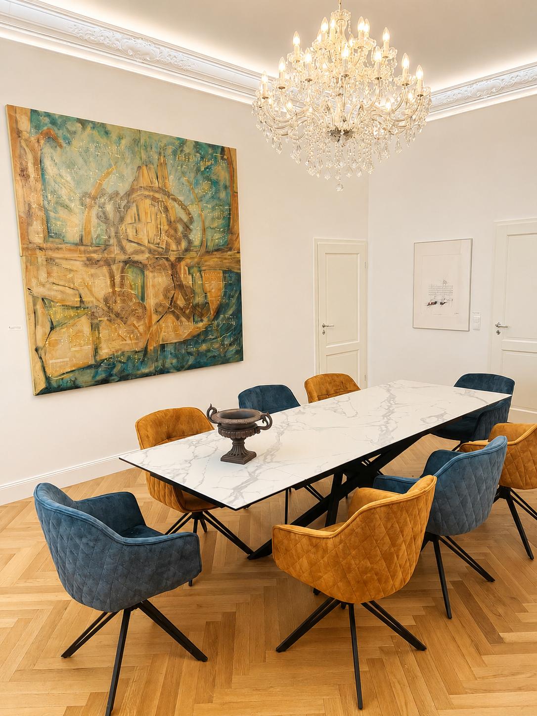 Besprechungszimmer Rheingold mit Marmortisch, Samtsesseln und großformatigem Kunstwerk